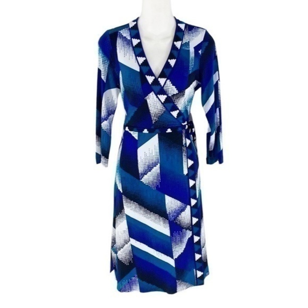 BCBGMaxazria Blue Combo print wrap jersey dress